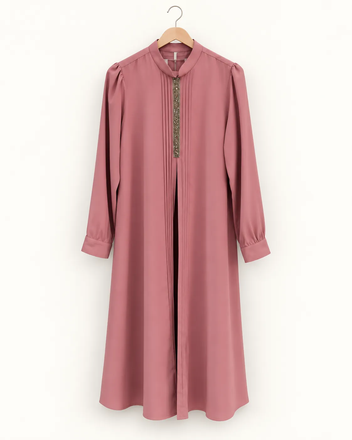 Robe rose poudré avec détail brodé