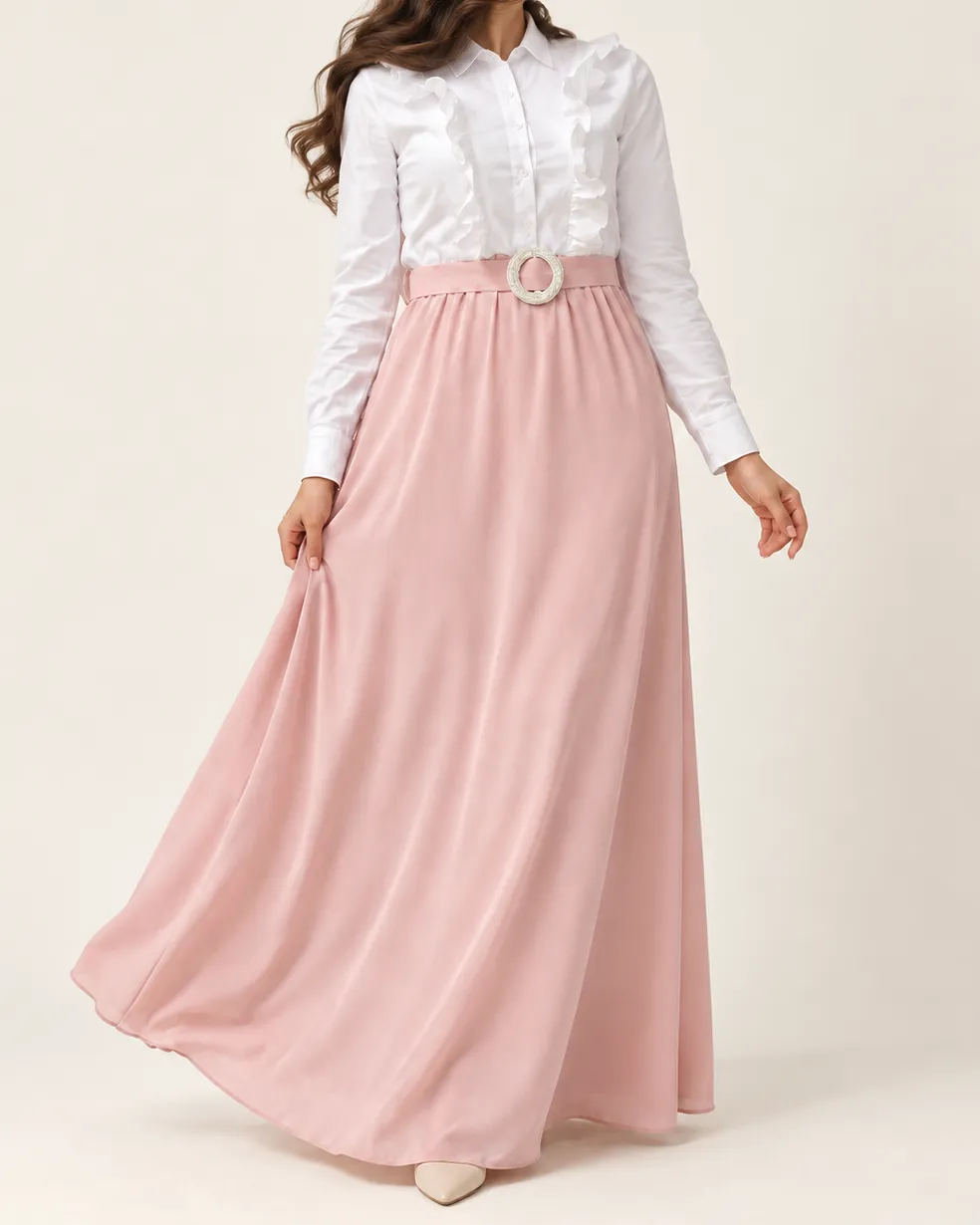 Robe longue rose poudré à chemisier blanc