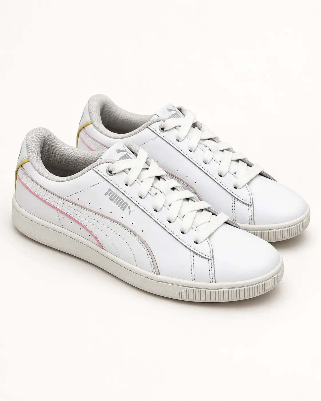 Baskets Puma blanches – Détails rose et jaune