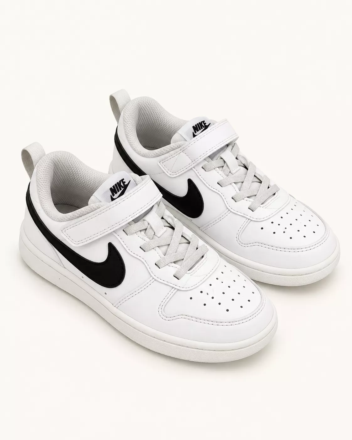 Baskets Nike blanches et noires pour enfant
