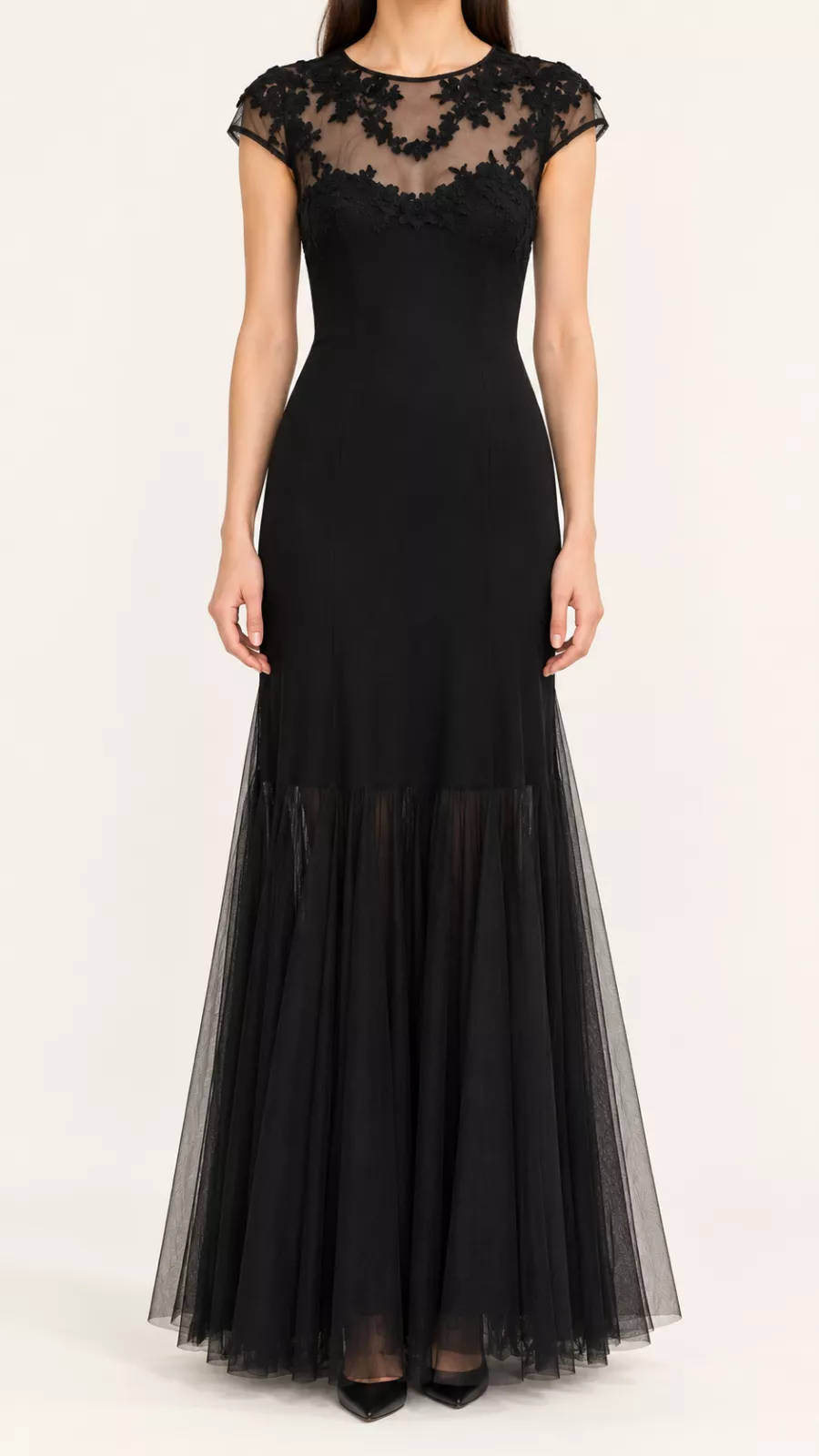 Robe longue noire en dentelle et tulle